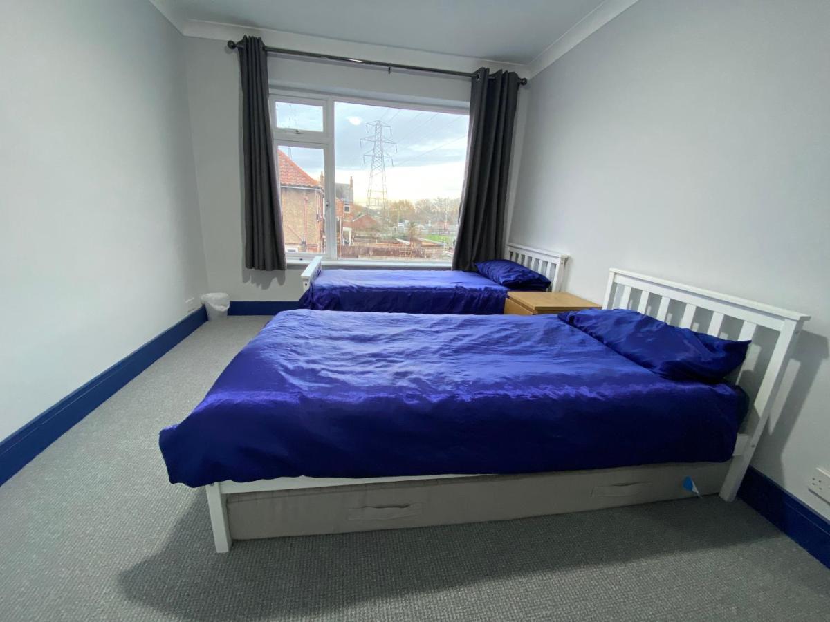 Harewood Lodge - Single And Double Rooms Self Serve Apartment King's Lynn Bagian luar foto