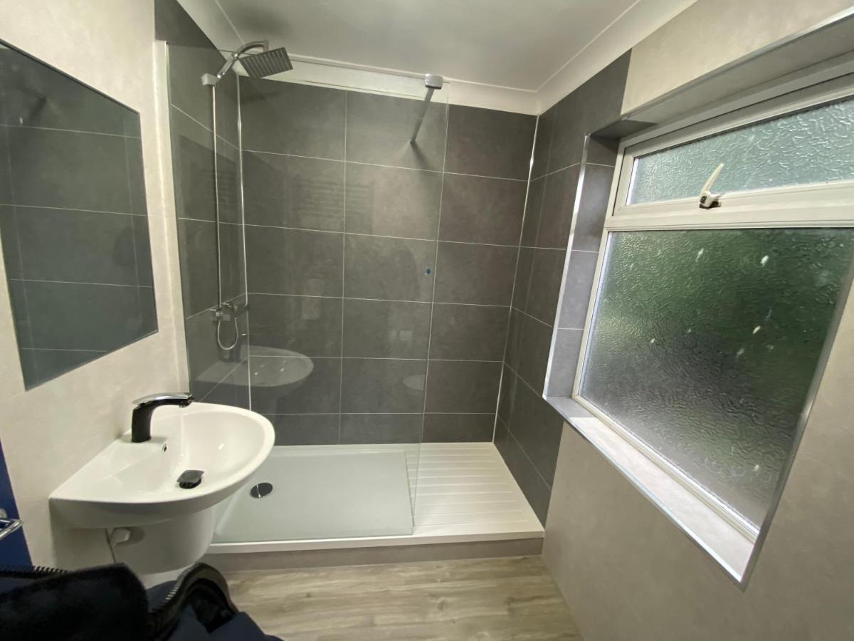 Harewood Lodge - Single And Double Rooms Self Serve Apartment King's Lynn Bagian luar foto