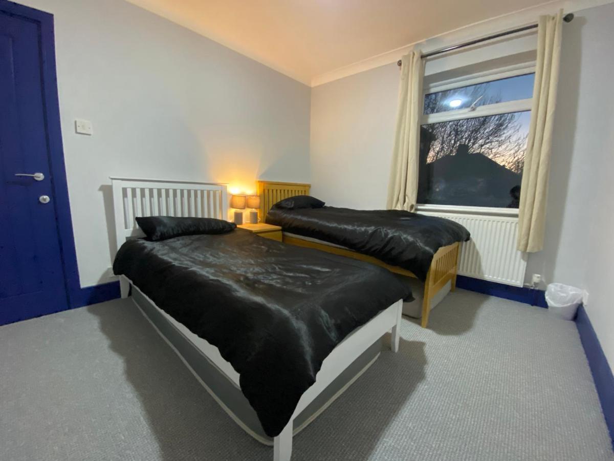 Harewood Lodge - Single And Double Rooms Self Serve Apartment King's Lynn Bagian luar foto